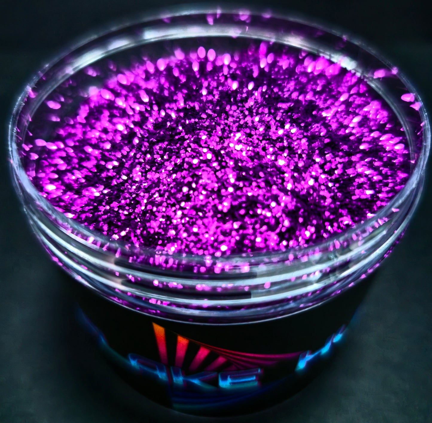 .015 Copos de metal rosa fucsia intenso estándar